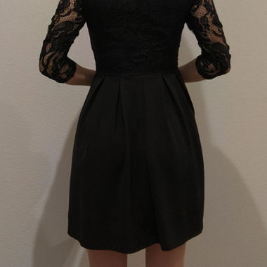 Abito Nero in Pizzo con Maniche 3/4