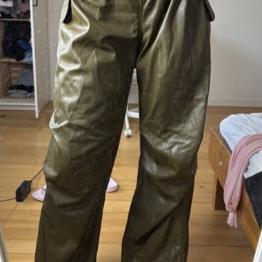 Pantaloni in ecopelle verde oliva