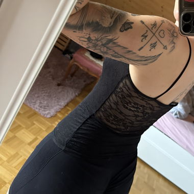 Spitzentop mit Trägern