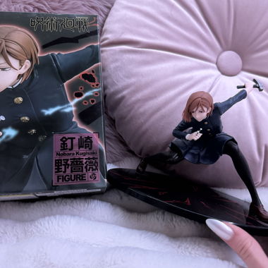 Nobara Kugisaki Figurine aus Jujutsu Kaisen