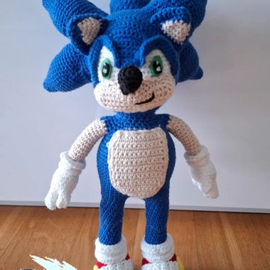 Figurine Sonic au crochet