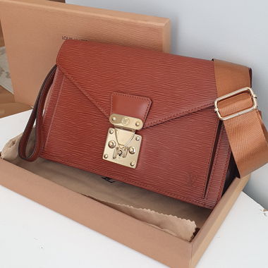 Sac à bandoulière Louis Vuitton en cuir Epi cognac