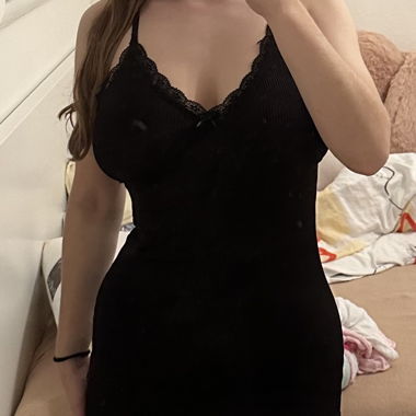 Schwarzes Kleid mit Spitze 