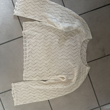 Weisser Strickpullover
