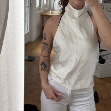 Haut blanc à col halter