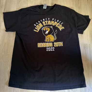 Schwarzes Gedenk-T-Shirt