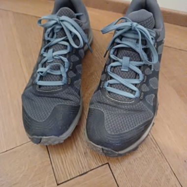 Walking shoes size 37