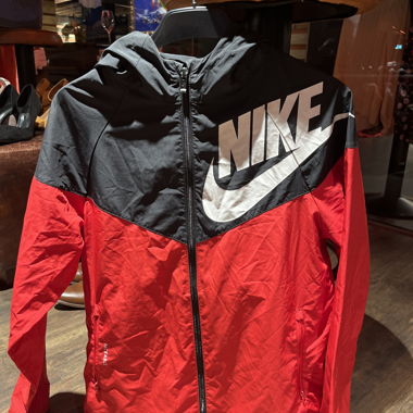 Veste Nike noire et rouge