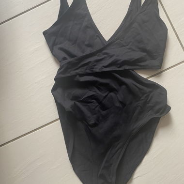 Maillot de bain une pièce noir taille 36