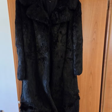Manteau en fourrure noire, bien de famille