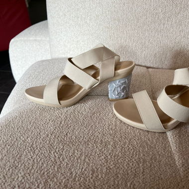 Block heel sandals 