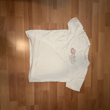 T-shirt bianco con motivo floreale