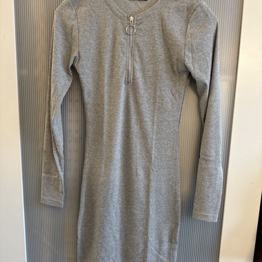 Robe moulante grise