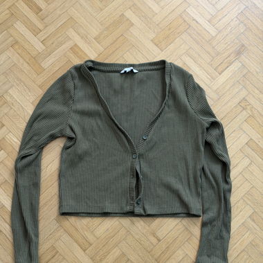 Kurzer grüner Cardigan