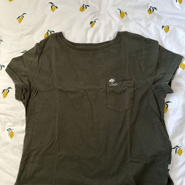 Kaki T-shirt with pocket