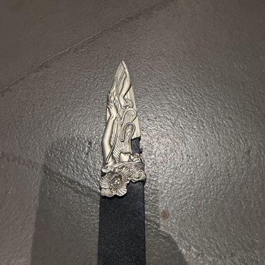 Cintura nera con fibbia in metallo