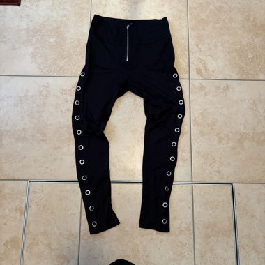 Black leggings with side eyelet details, size M