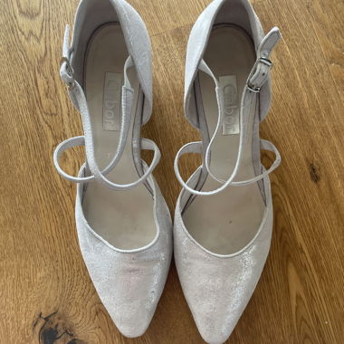 Silberne Pumps