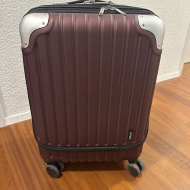 Hartschalen-Koffer mit Rollen