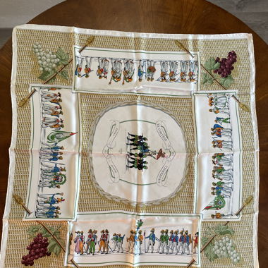Foulard Hermès en très bon état
