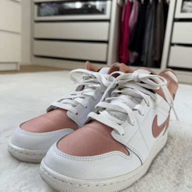 Nike Air Jordan 1 Mid – Bianco/Rosé – Taglia 38