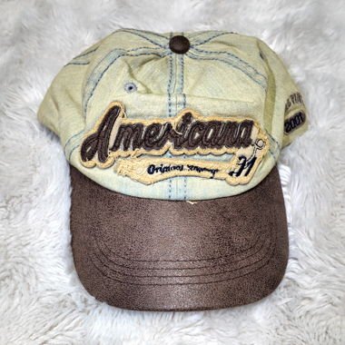 Cappellino da baseball con patch di lettere
