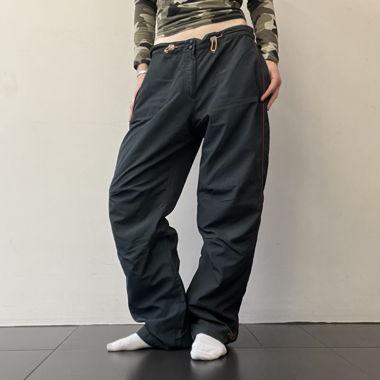 Pantaloni baggy con dettagli floreali