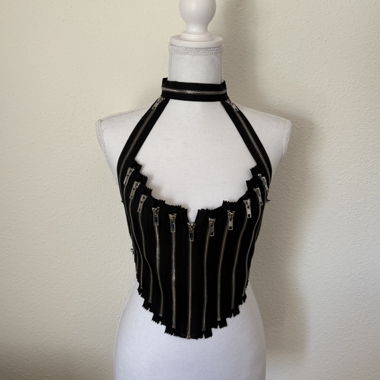 Top nero con cerniere e halter, senza schiena - M