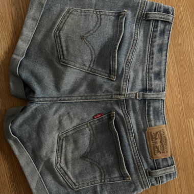 Short en jean Levi's
