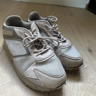 Beige Sneaker