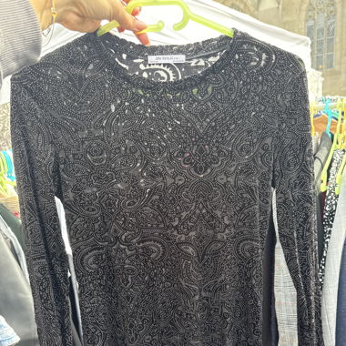 Langarm Samtshirt mit dekorativem Design