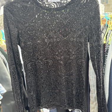 Langarm Samtshirt mit dekorativem Design