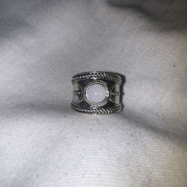 Anello largo color argento con pietra