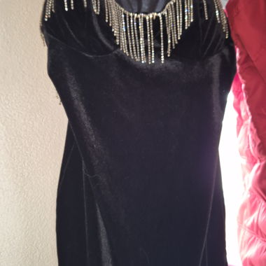 Kurzes schwarzes Samtkleid mit Swarosky, Gr. XL