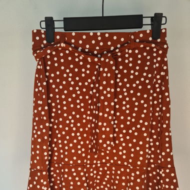 Jupe brune à pois