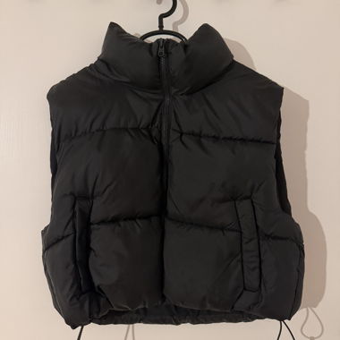 Black Pull&Bear Puffer Vest