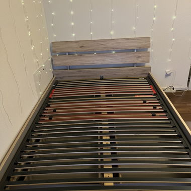 Modernes Bett inkl. Lattenrost 