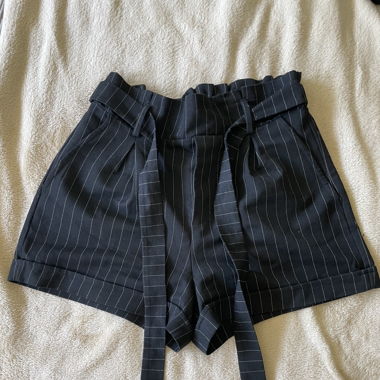 Short noir