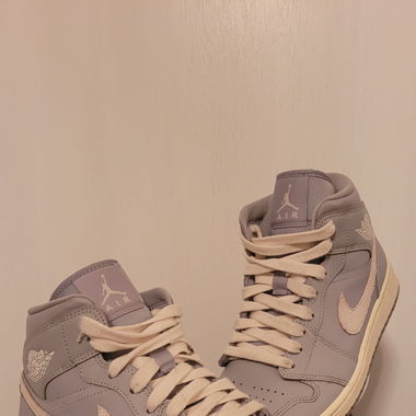 Air Jordan 1 MID