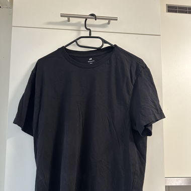 H&M black t-shirt