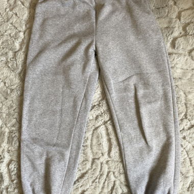 Graue Jogginghose