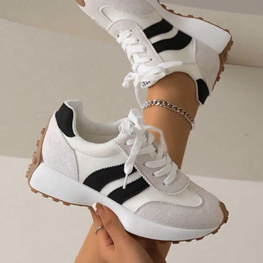 Sneakers bianche con strisce nere