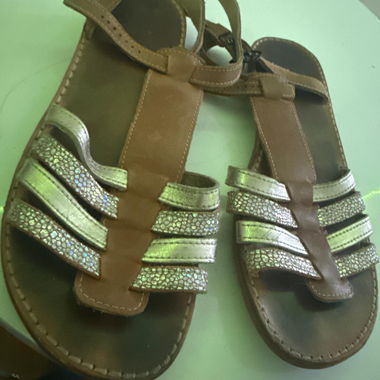 Flache Sandalen aus Leder