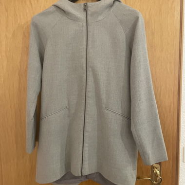 Veste à capuche grise
