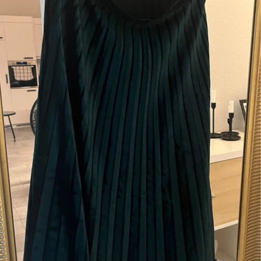 Jupe plissée longue en velours vert ASOS