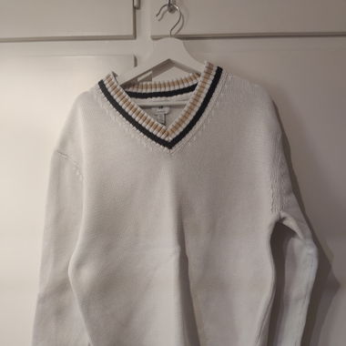 Weisser Strickpullover 