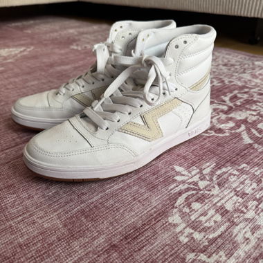 Vans Lowland