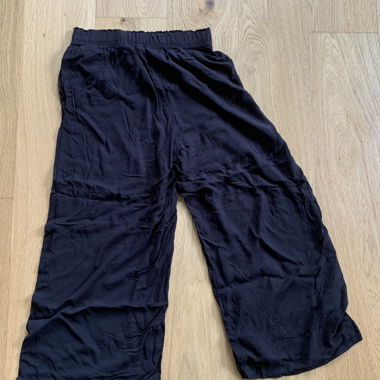 Pantaloni neri a gamba larga