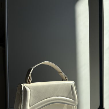 Weisse Handtasche 