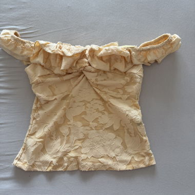 Gelbes Ruffle-Top